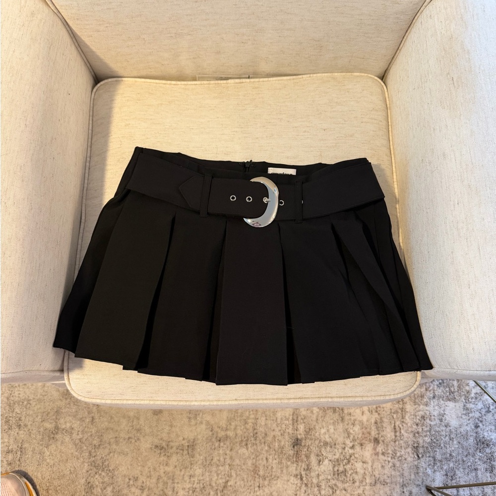 superdown Black Pleated Mini Skirt with Crescent Buckle